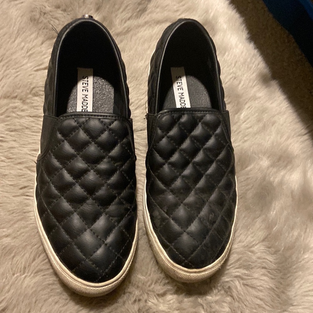 Steve Madden slip ons. Size 8